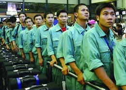 Malaysia cam kết tăng cường bảo vệ lao động Việt Nam